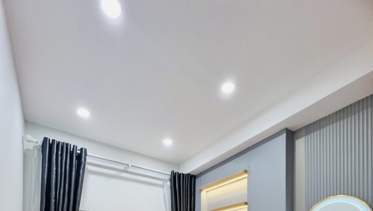 Cho thuê nhà nguyên căn trong Ngõ Khâm Thiên, Đống Đa 4tầng, 2 ngủ - Giá 16 triệu - Full nội thất y hình